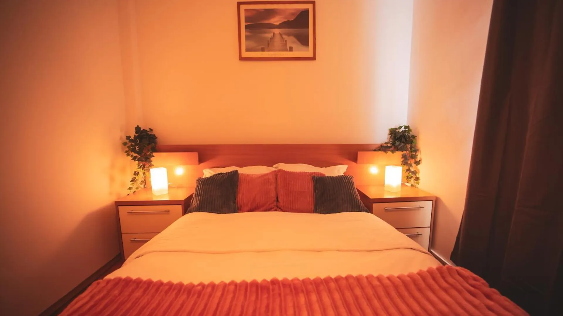 Central Bliss Apartament 3 Rooms -Old Town Bukarest Apartment
