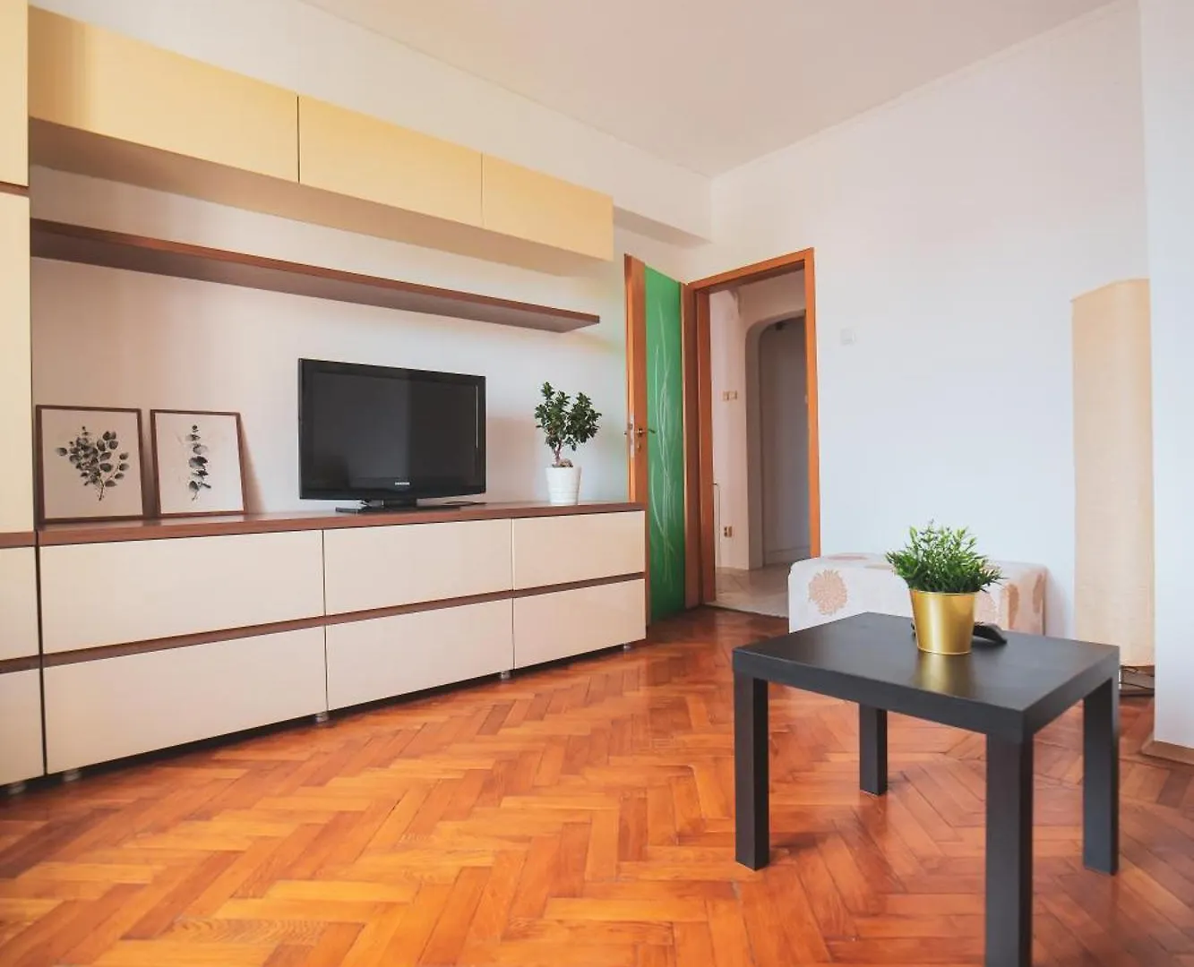 Central Bliss Apartament 3 Rooms -Old Town Bukarest Apartment